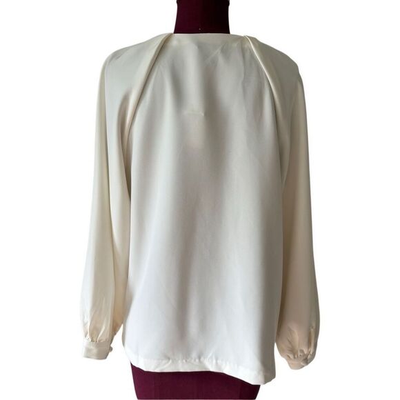 NEW Banana Republic Covered Button Blouse size M Snow Day White - Picture 3 of 11